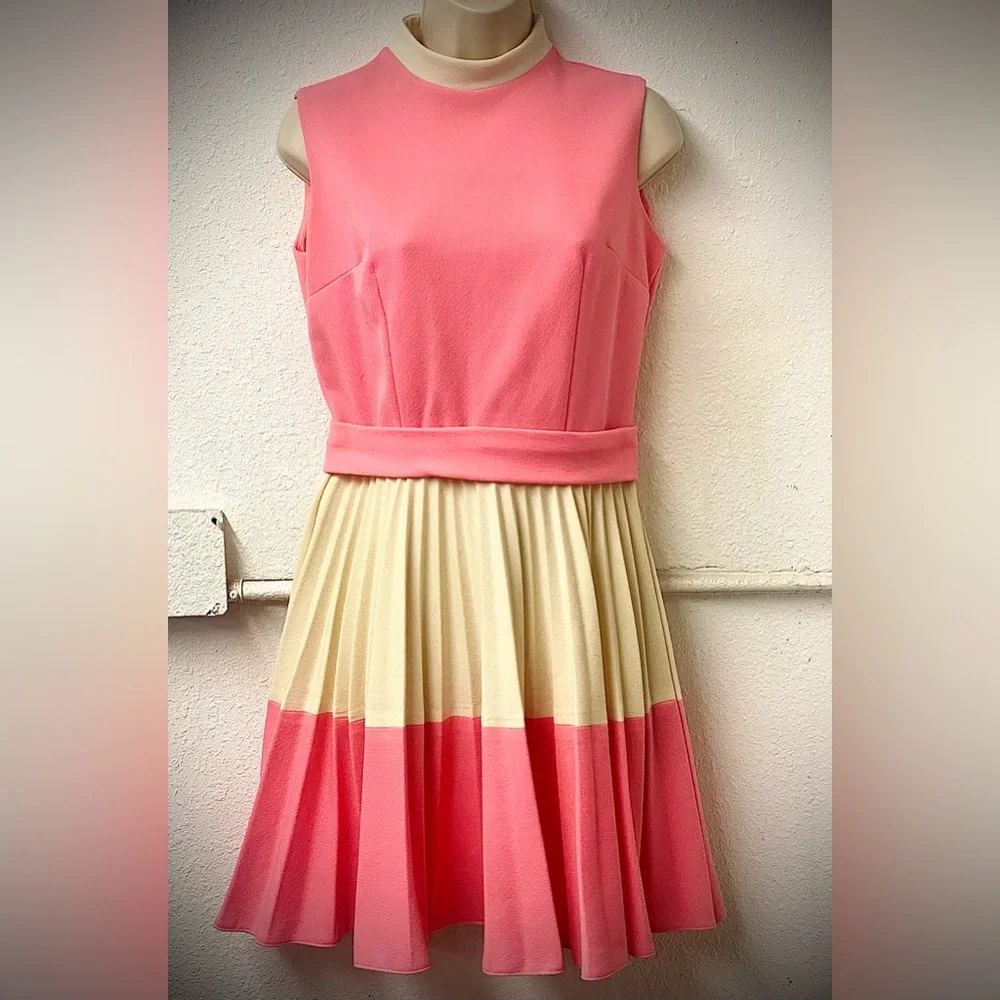 Vintage late 60s- pleated - Pink and Cream Mini Dress - Picture 10 of 11